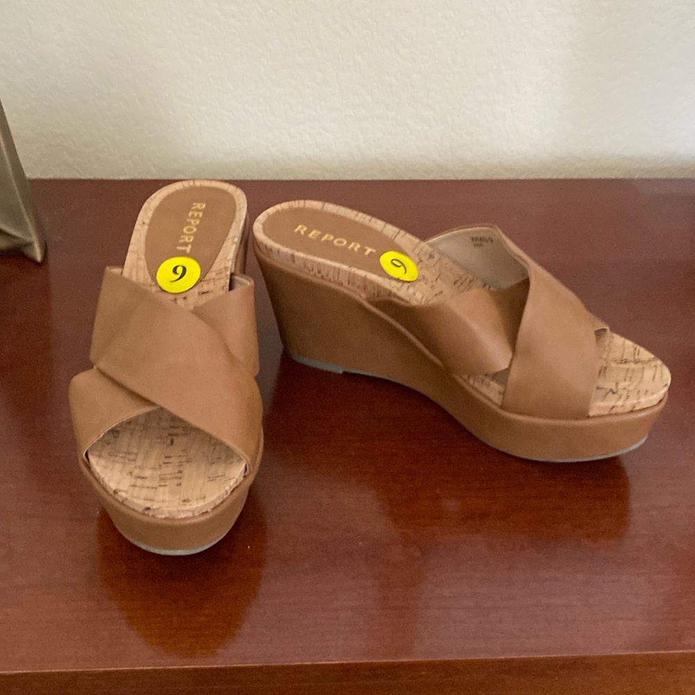 Beautiful NEW Carmel Leather Strap Wedges